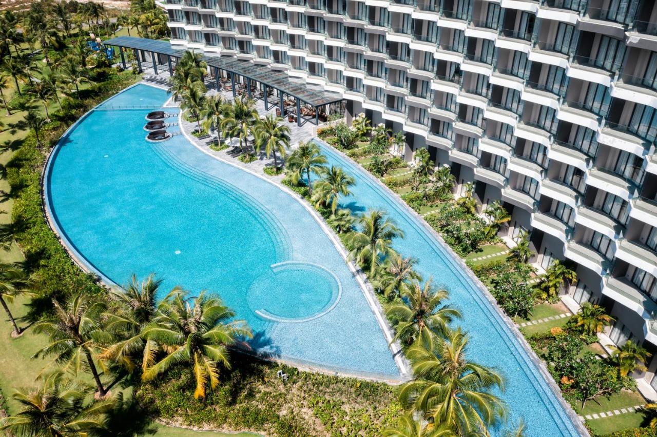 Mövenpick Villas&Residences Phú Quốc Exterior foto The pool at the hotel