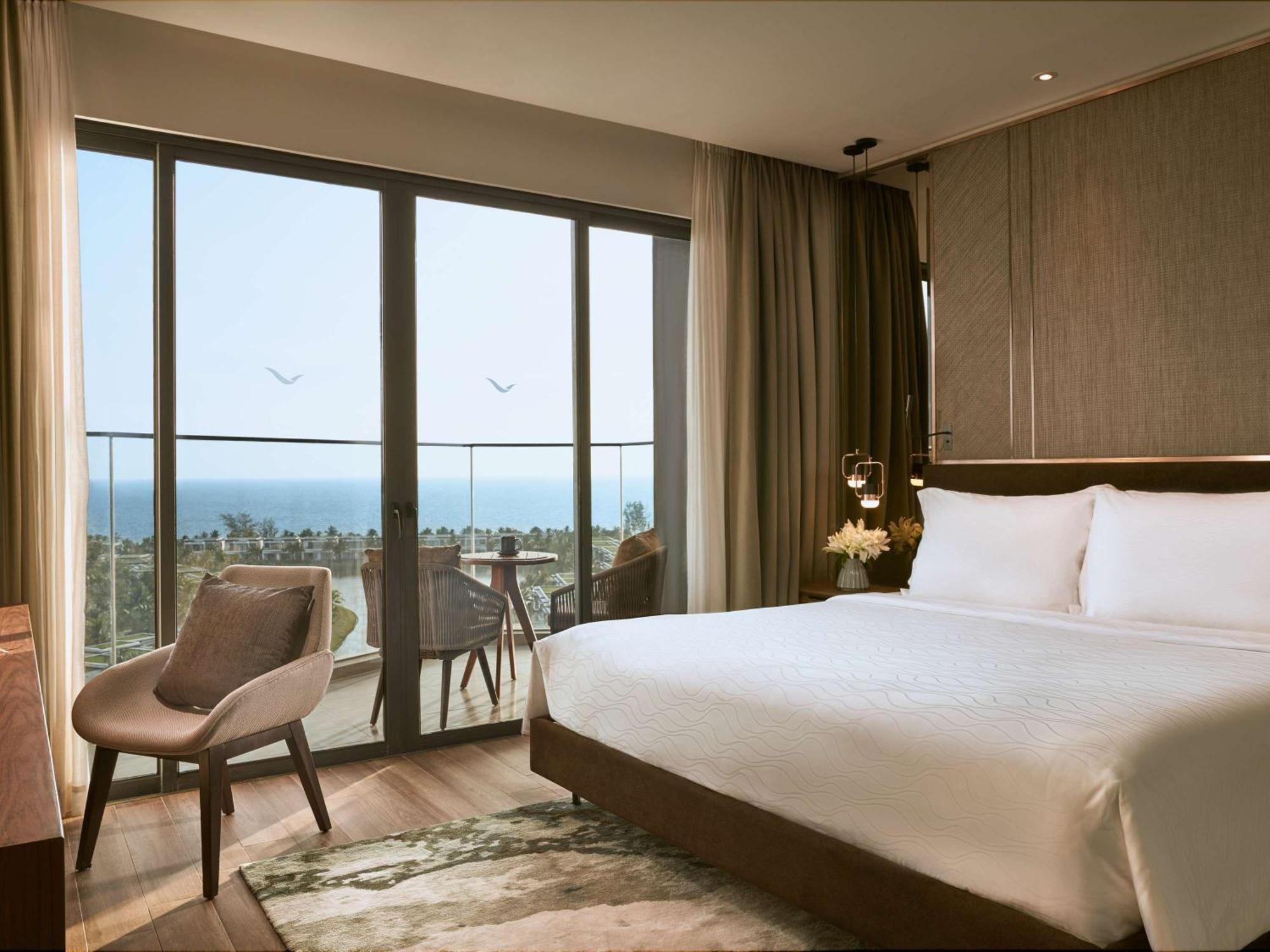 Mövenpick Villas&Residences Phú Quốc Exterior foto A bedroom at the hotel