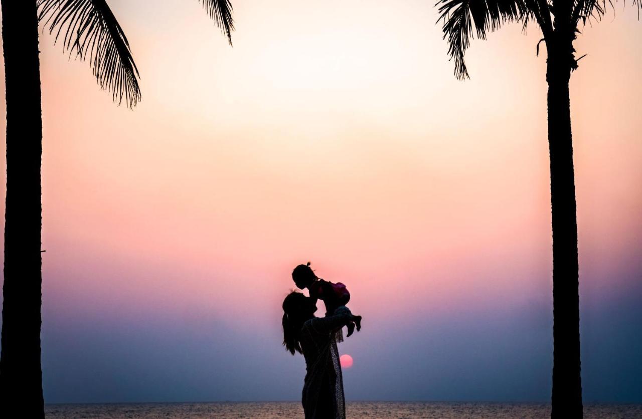 Mövenpick Villas&Residences Phú Quốc Exterior foto Sunset at the beach
