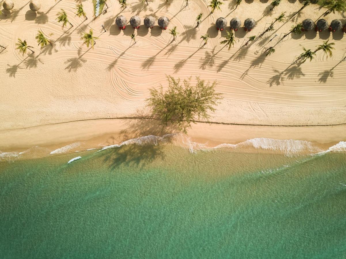 Mövenpick Villas&Residences Phú Quốc Exterior foto Aerial view of the beach